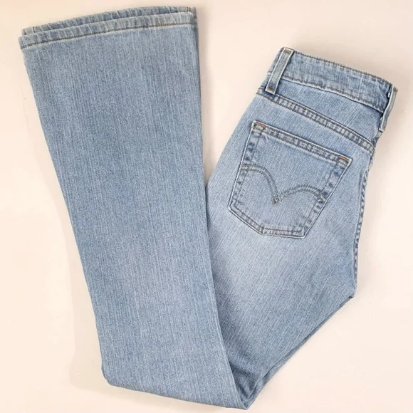 Y2k Levi’s flare denim light wash jeans